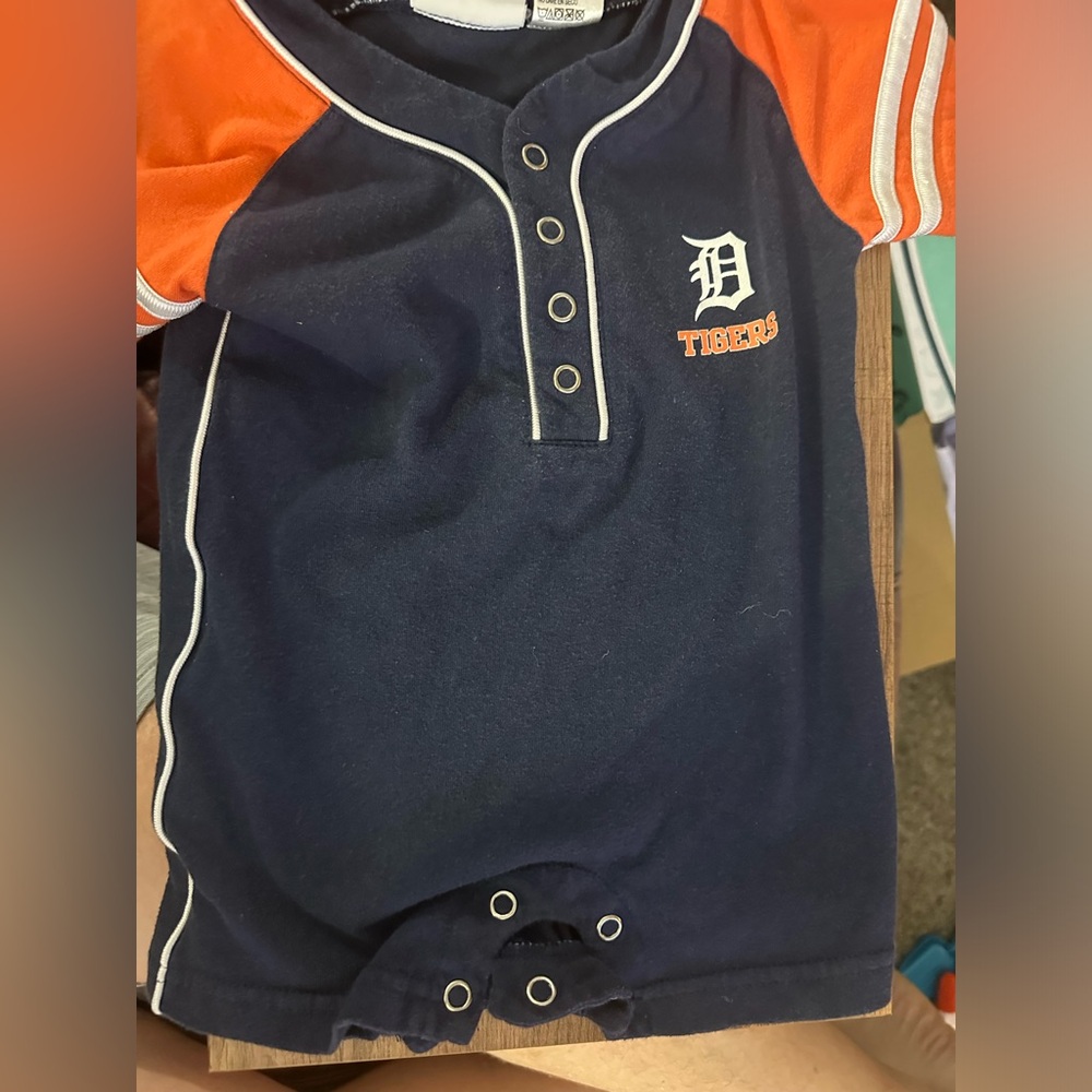 Detroit tigers onesie 12m short sleeve, shorts